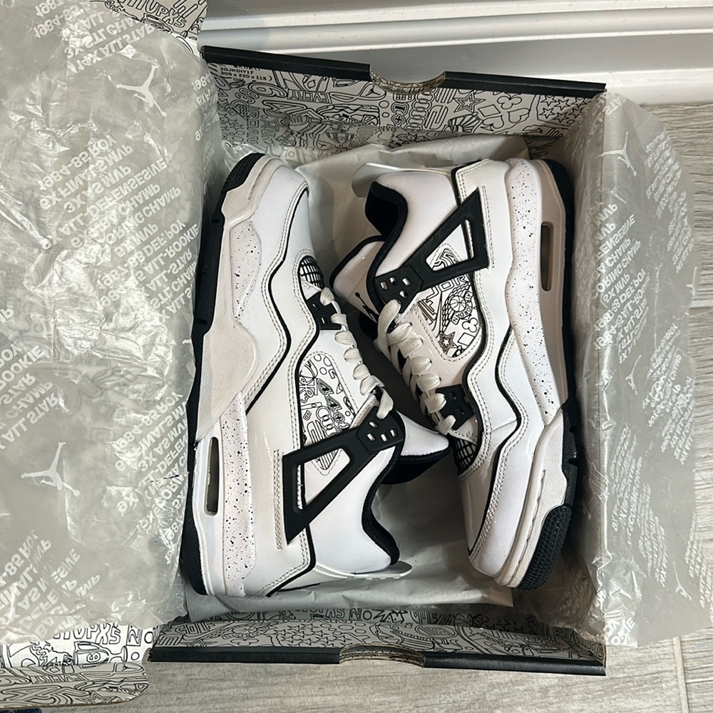 Jordan 4 Retro SE “DIY” grade school size 5.5 (womens 7)